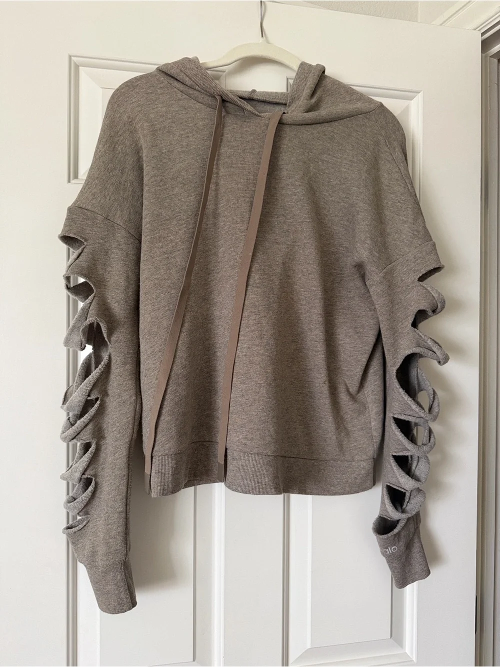 Alo Women's Hooded Cutout-Sleeve Pullover Sweatshirt - Taupe